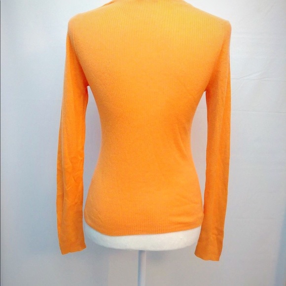 Orange light weight/thin sweater - Picture 3 of 3